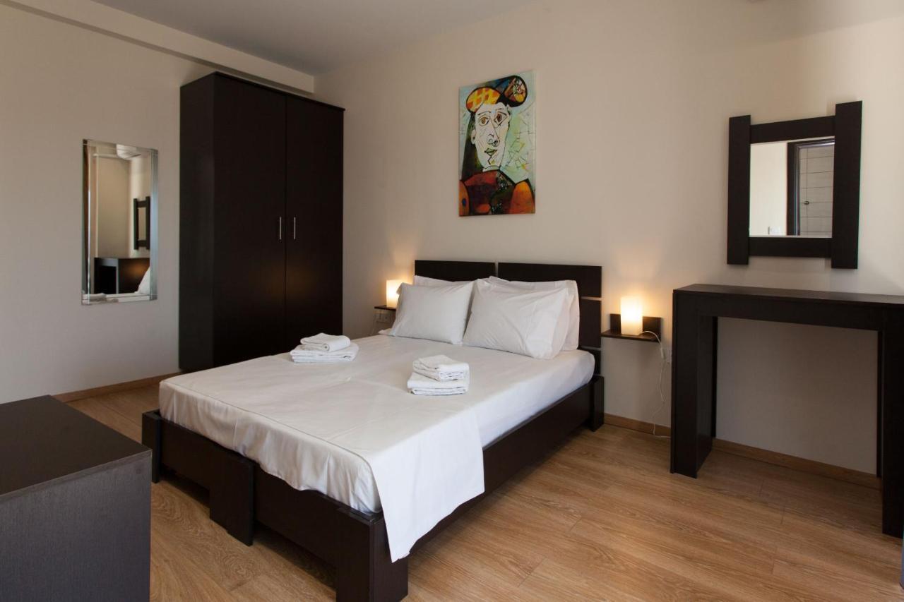 Modern Apt In Glyfada A Breath Away From The Sea - The View เอเธนส์ ภายนอก รูปภาพ