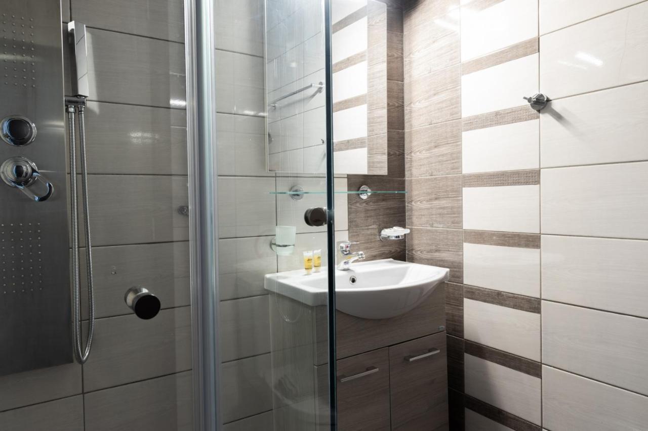 Modern Apt In Glyfada A Breath Away From The Sea - The View เอเธนส์ ภายนอก รูปภาพ