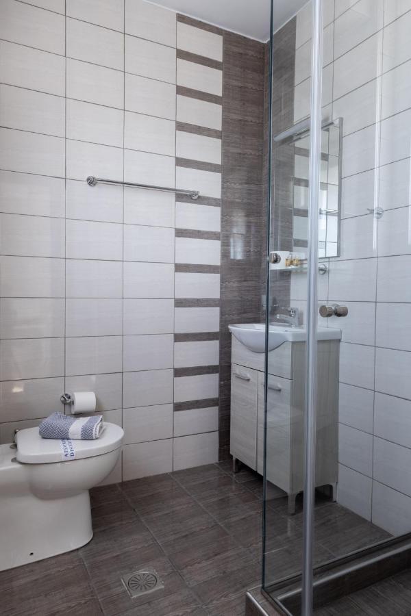 Modern Apt In Glyfada A Breath Away From The Sea - The View เอเธนส์ ภายนอก รูปภาพ